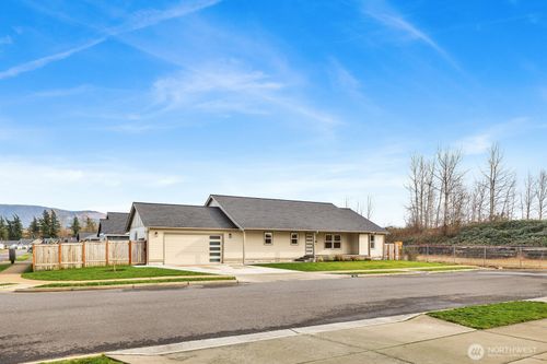 1302 Night Hawk Way, Everson, WA, 98247-7802 | Card Image