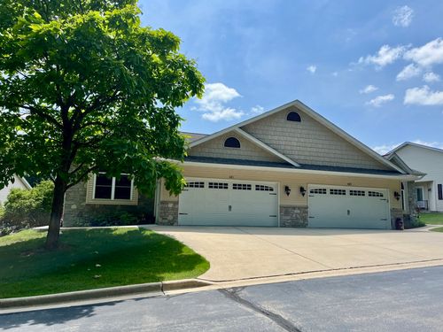 421 Nature Haven Blvd, Kewaskum, WI, 53040-8203 | Card Image