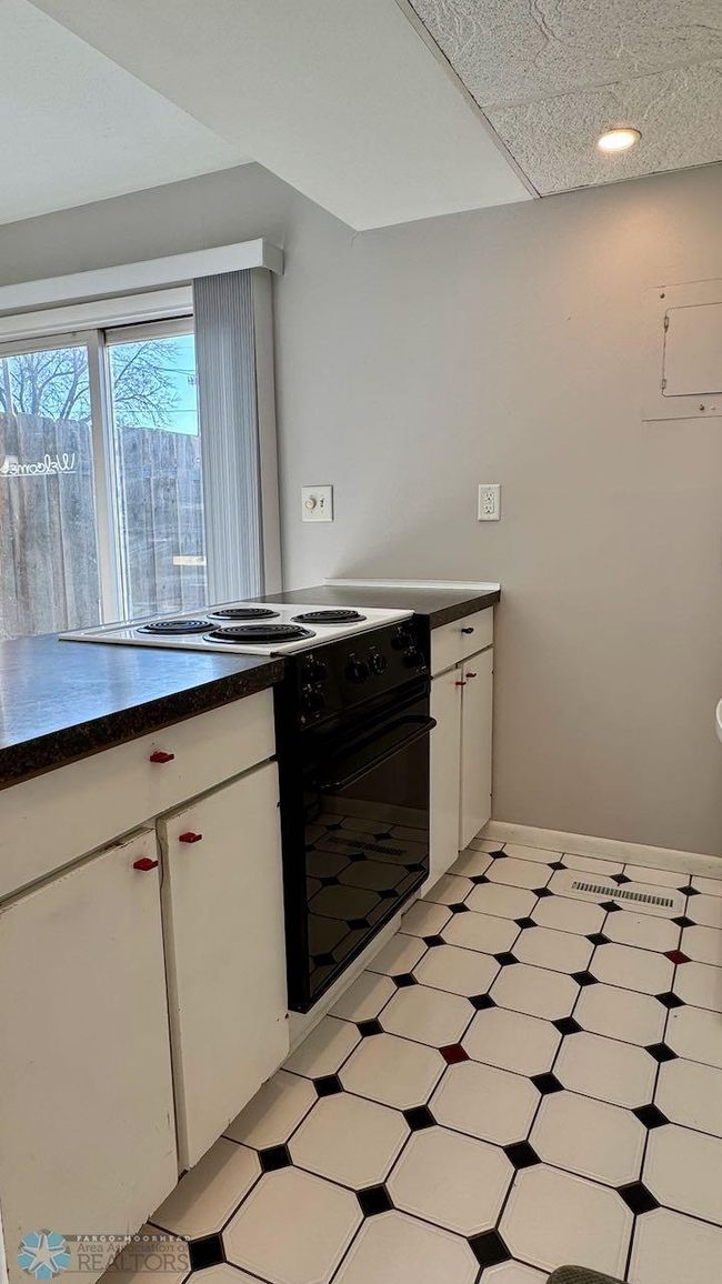 (14) Kitchen.jpeg | Image 14