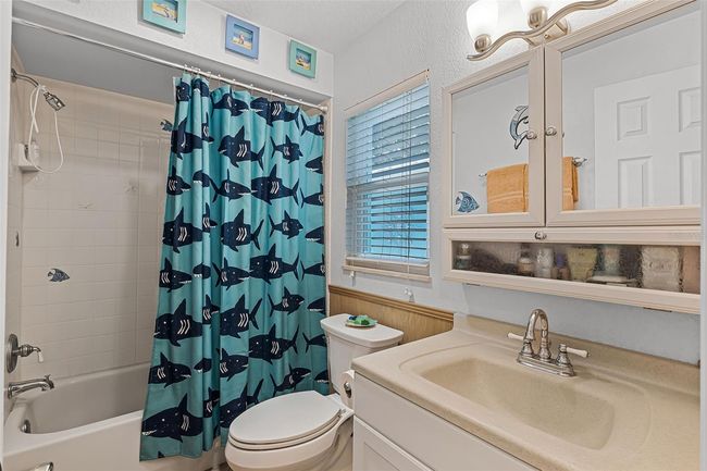 Hall Bath | Image 21