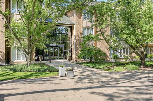 c310-2 Oak Brook Club Dr, Oak Brook, IL, 60523-8598 | Card Image