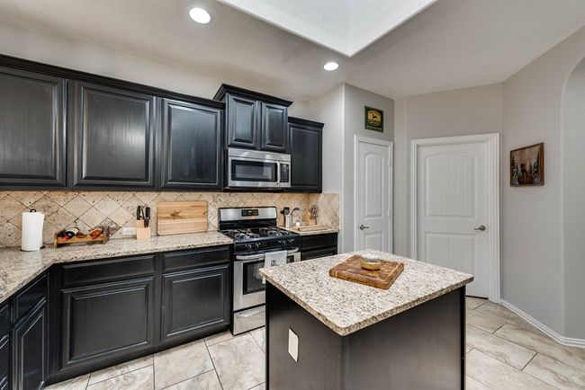 6411 Patriot Pkwy, House other with 3 bedrooms, 2 bathrooms and 2 parking in Midland TX | Image 6