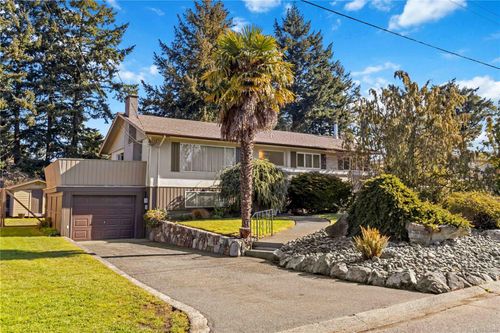 4418 Chartwell Dr, Victoria, BC, V8N2R3 | Card Image