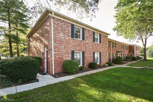 72 Nottoway Court, Akron, OH, 44313 | Card Image