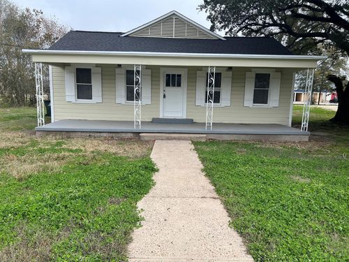 606 Ed Linn St, Edna, TX, 77957-2667 | Card Image