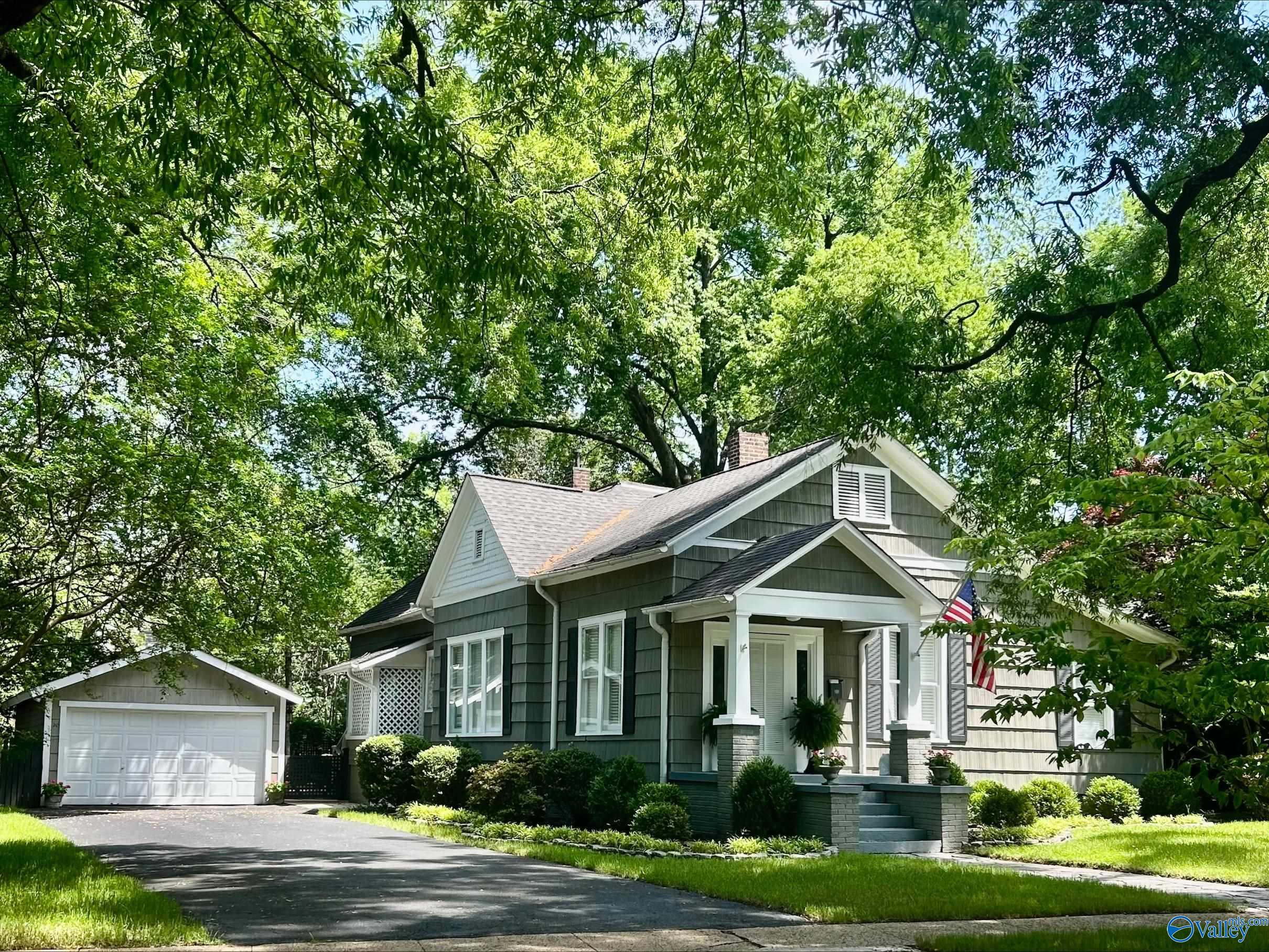 Gordon Dr, Decatur, AL 35601