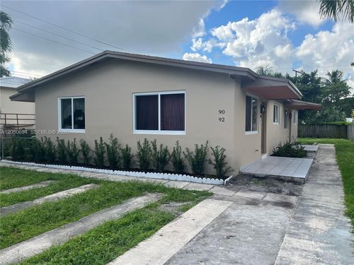 1-90 E 15th St, Hialeah, FL, 33010-3550 | Card Image