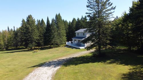 895 Head Of The Pond Rd, Island Pond, VT, 05846-4418 | Card Image
