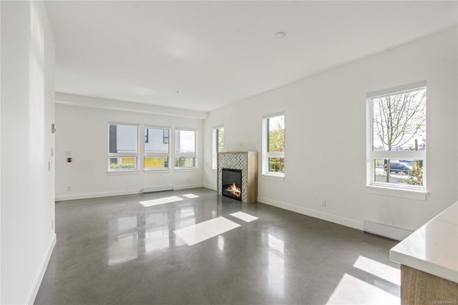 109 - 757 Tyee Rd, Condo with 2 bedrooms, 2 bathrooms and 2 parking in Victoria BC | Image 12