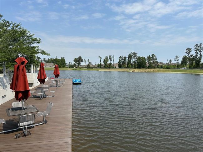 Enjoy serene lakeside dining with stunning water views, perfect for relaxation and entertaining. | Image 47