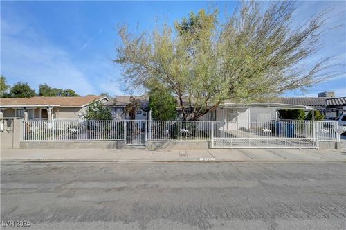 2732 Johannson Ln, Las Vegas, NV, 89115-4202 | Card Image