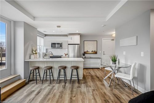 311-34 Norman St, Brantford, ON, N3R2Y1 | Card Image