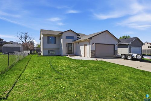 1513 E 67th St N Street N, Sioux Falls, SD, 57104 | Card Image