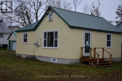 385 Mary St, Orillia, ON, L3V3G4 | Card Image