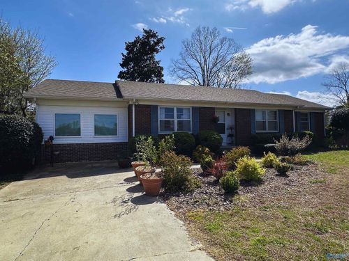 796 Lester Dr, Boaz, AL, 35957-4951 | Card Image