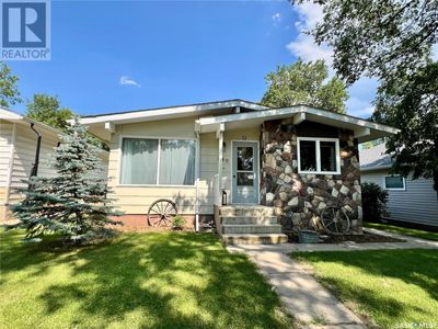 580 Centre St, House other with 3 bedrooms, 2 bathrooms and null parking in Shaunavon SK | Image 1