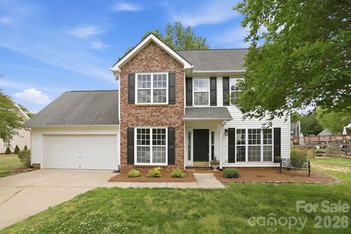 8106 Castlemaine Dr, Matthews, NC, 28104-1439 | Card Image