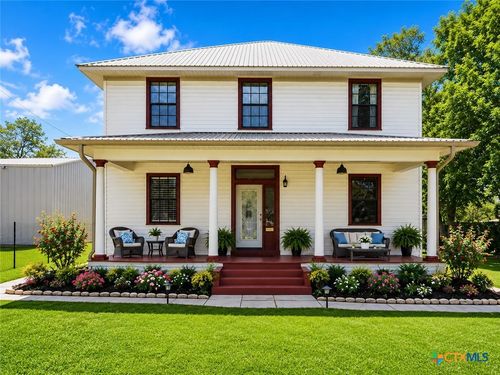205 Hubbard St, Yoakum, TX, 77995-4121 | Card Image