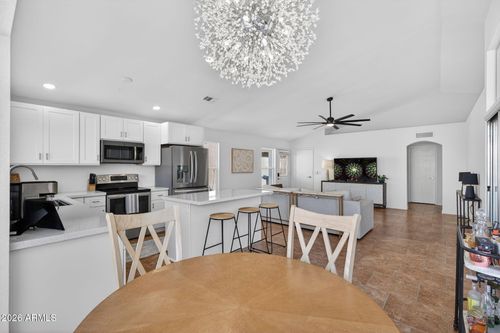 814 E Manor Dr, Chandler, AZ, 85225-8495 | Card Image