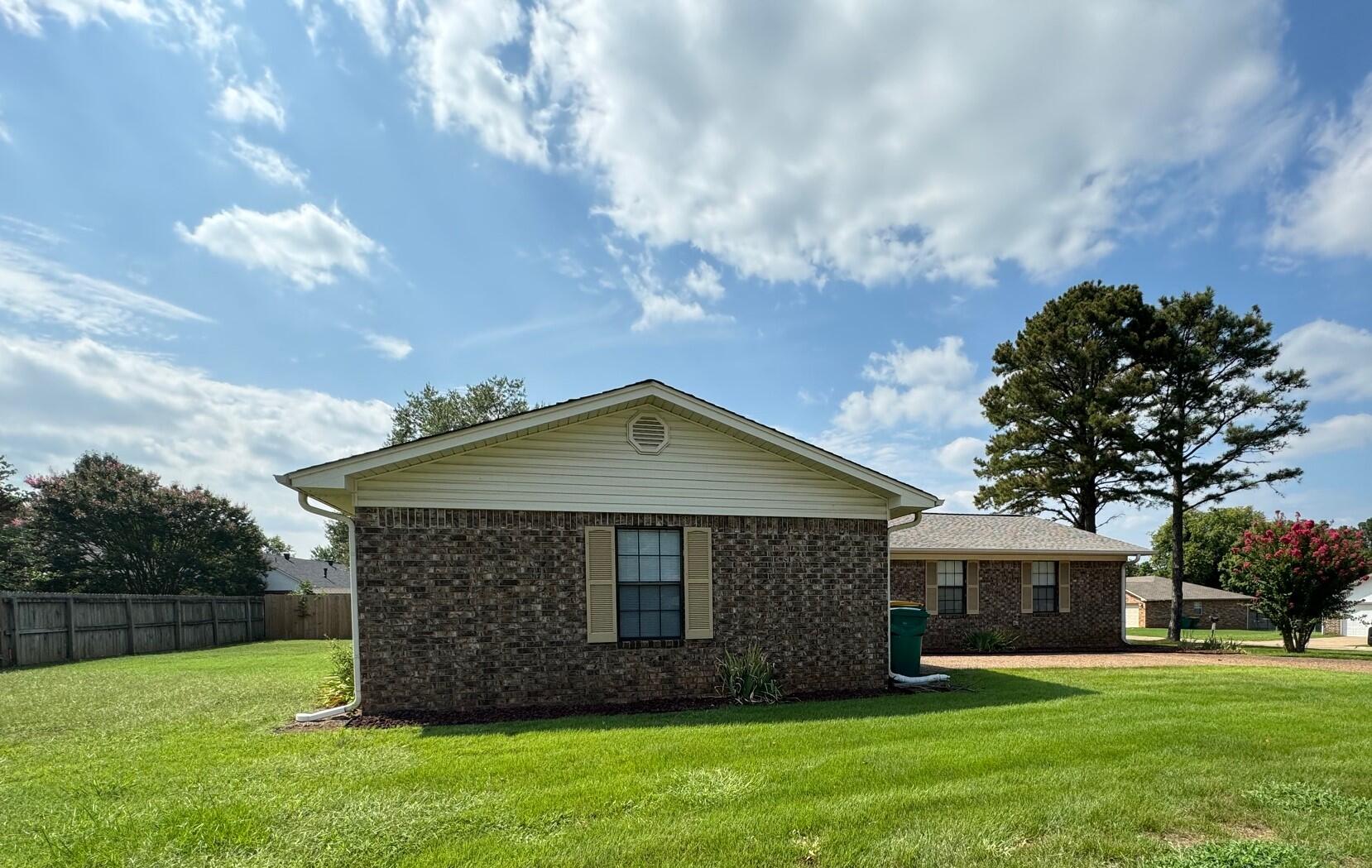 Phoenix Ave, Russellville, AR 72801