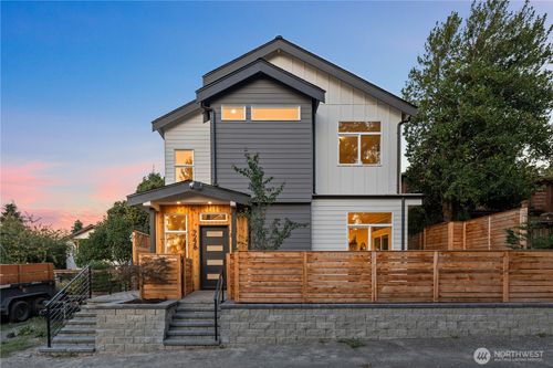 9230 22nd Ave Sw, Seattle, WA, 98106-2618 | Card Image