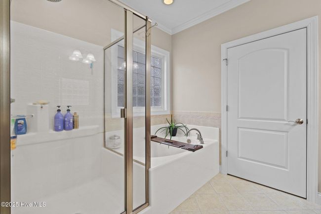 Primary Bathroom | Image 25