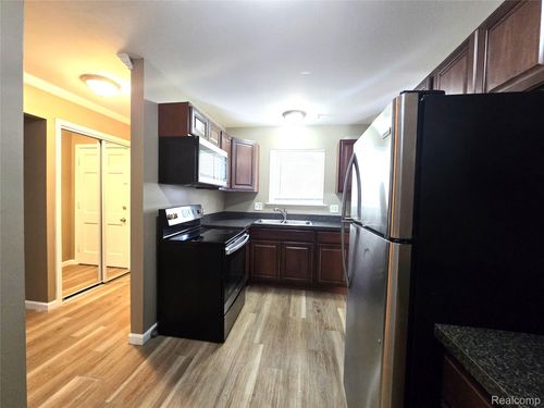 apt-261-30240 Southfield Rd, Southfield, MI, 48076-1308 | Card Image