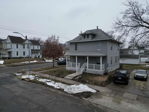 2121 Walnut St, Cedar Falls, IA, 50613-3856 | Card Image