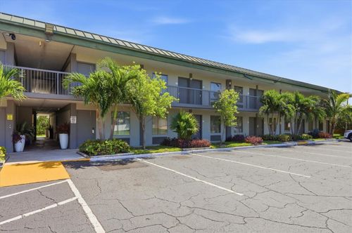s511-7150 N Tamiami Trl, SARASOTA, FL, 34243-1405 | Card Image