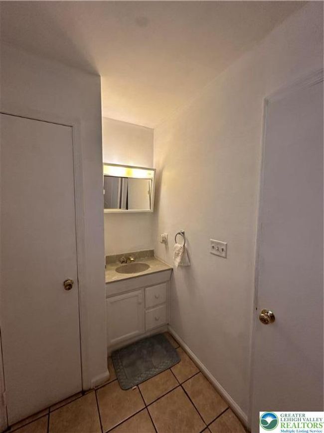 2215 N 3 Rd Ave, House other with 4 bedrooms, 2 bathrooms and null parking in Whitehall PA | Image 23