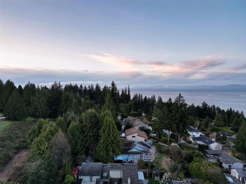 5174 Radcliffe Rd, Sechelt, BC, V7Z0C1 | Card Image