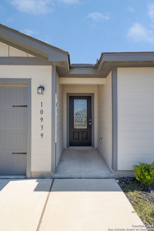 10939 Chippewa Trce, Converse, TX, 78109-0317 | Card Image