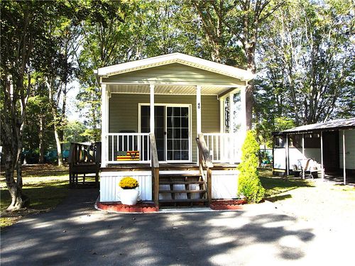 40 Leisure Way, Coventry, RI, 02816-6767 | Card Image