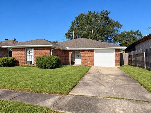 2901 Williamsburg Dr, La Place, LA, 70068-2115 | Card Image