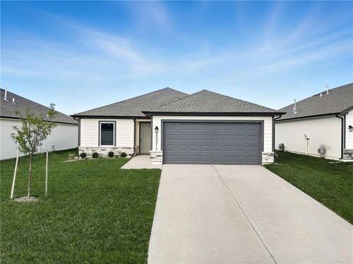 20308 W 194th St, Spring Hill, KS, 66083-6502 | Card Image