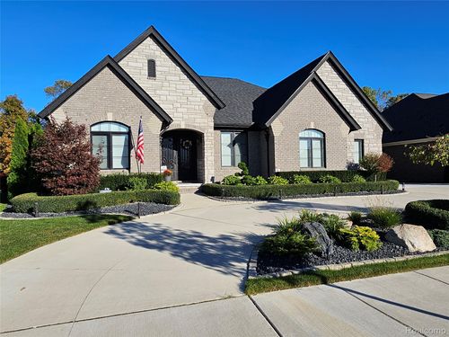 60778 Forest Creek Dr, Washington Twp, MI, 48094-1846 | Card Image