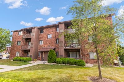 11 - 15805 Peggy Lane, Condo with 2 bedrooms, 1 bathrooms and 2 parking in Oak Forest IL | Image 2