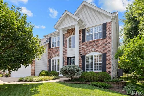 268 Magnolia Trace Dr, Ballwin, MO, 63021-6588 | Card Image
