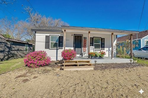 511 Wyatt St, Waxahachie, TX, 75165-3548 | Card Image