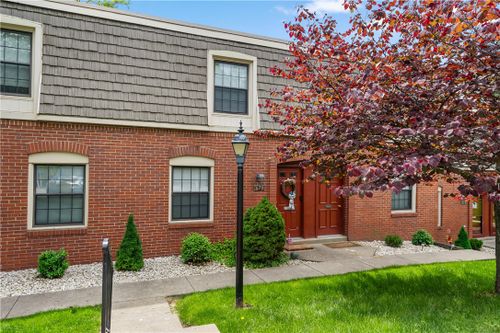 670 Carriage, Pennsbury, PA, 15205 | Card Image