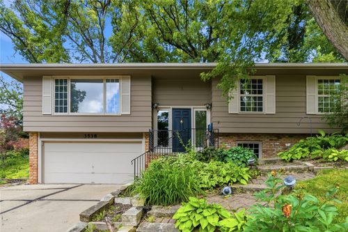 3538 Elmwood Ct Ne, Cedar Rapids, IA, 52402-2704 | Card Image