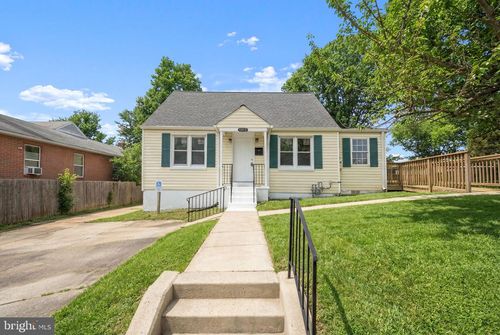 7012 Flagstaff St, HYATTSVILLE, MD, 20785-4926 | Card Image