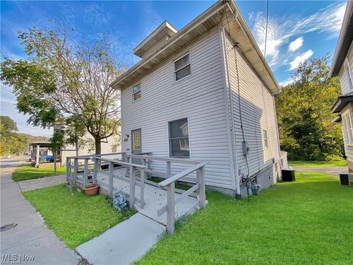 626 Cove Rd, Weirton, WV, 26062-4819 | Card Image