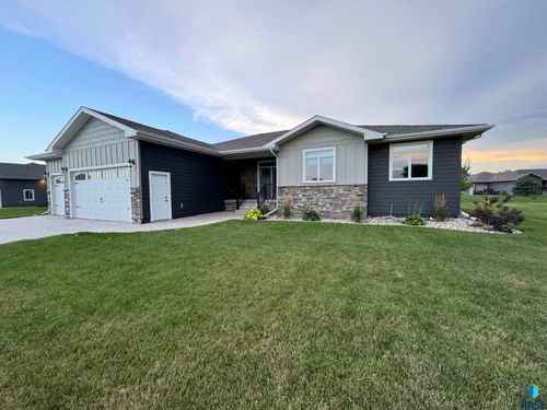 2201 Dean Dr, Mitchell, SD, 57301 | Card Image