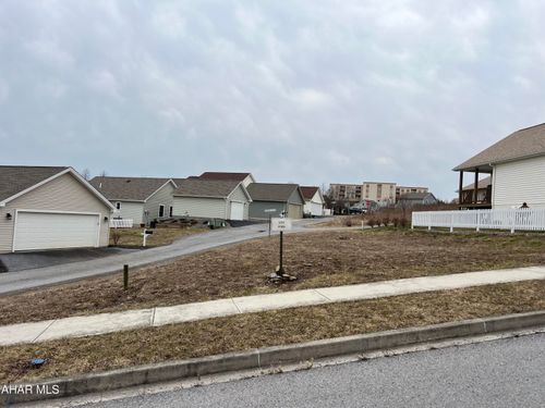 507 Golden Ln, Hollidaysburg, PA, 16648-3236 | Card Image