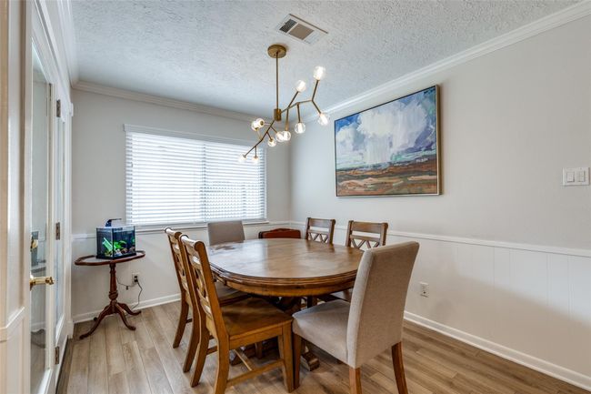 Dining area. | Image 9