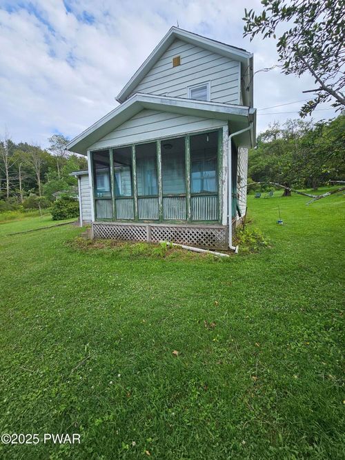 194 Como Rd, Lakewood, PA, 18439-3921 | Card Image
