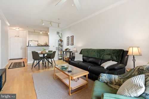 apt-384-2791 Centerboro Dr, VIENNA, VA, 22181-4819 | Card Image