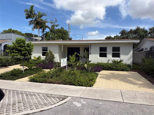 2315 Nw 3rd St, Miami, FL, 33125-5211 | Card Image