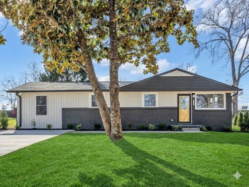 118 Forest Hills Dr, Clarksville, TN, 37040-1600 | Card Image